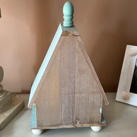 Rustic White Wooden Birdhouse very well made heavy duty wood and stained - Picture 4 of 6
